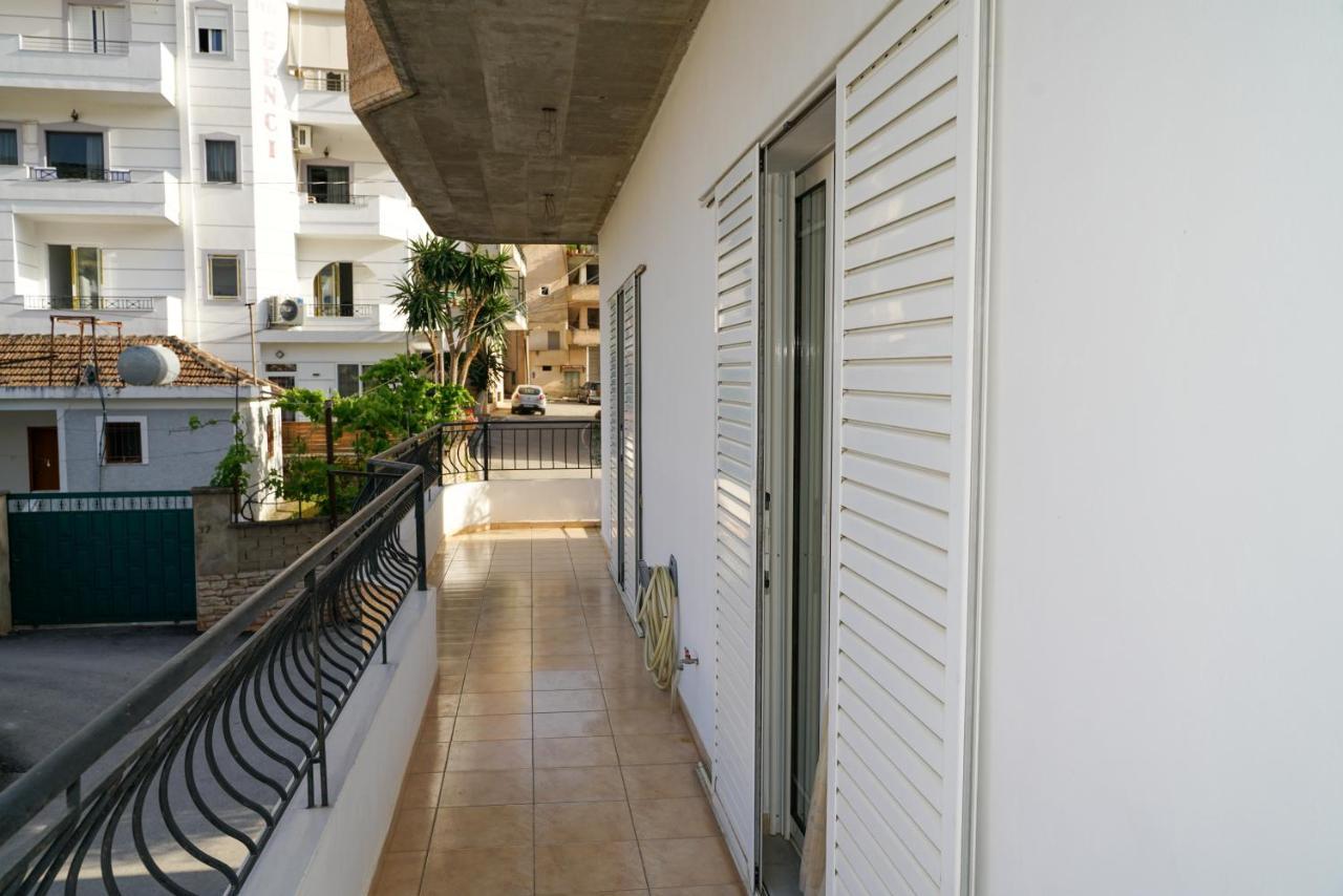 Connie'S Apartments Sarandë Exterior foto